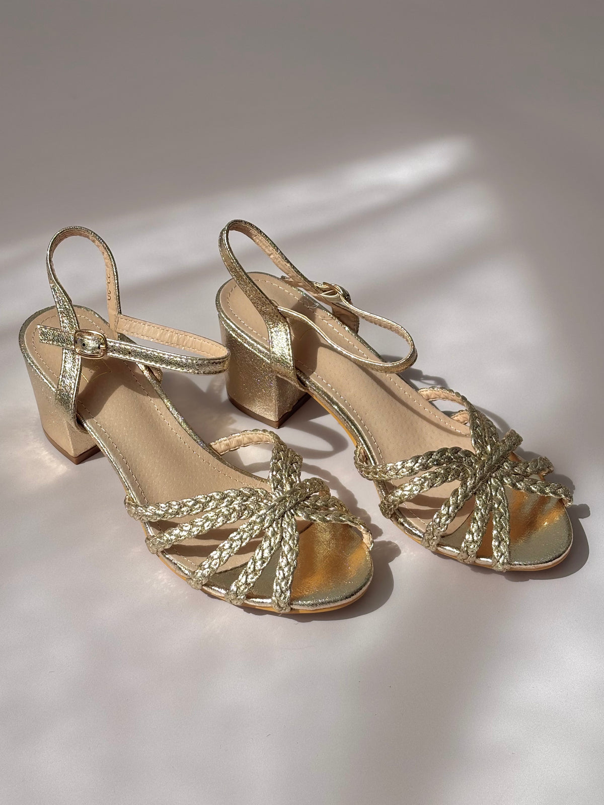 Sandales dorées à talons : Pierla