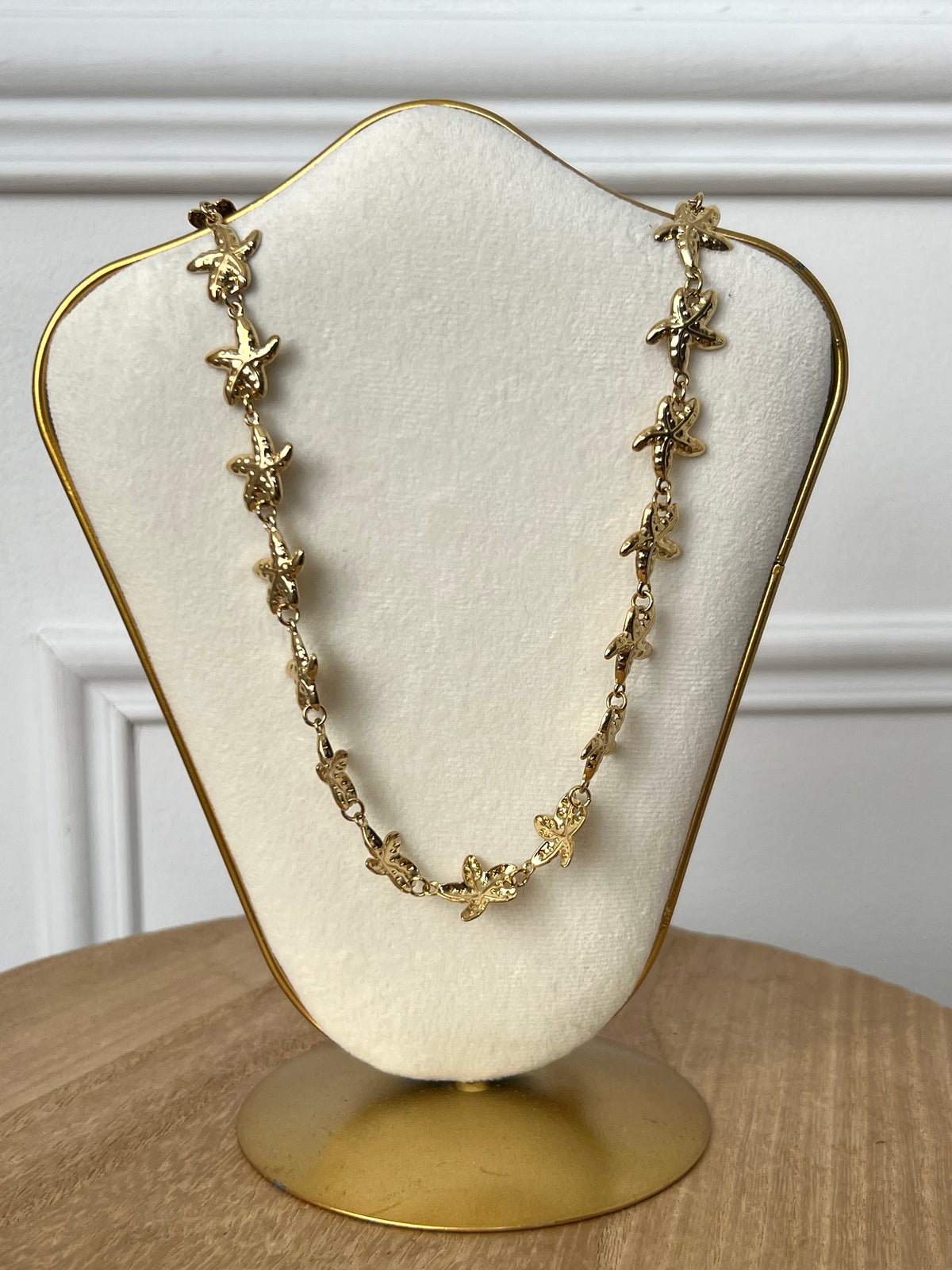 Collier long doré : Ety