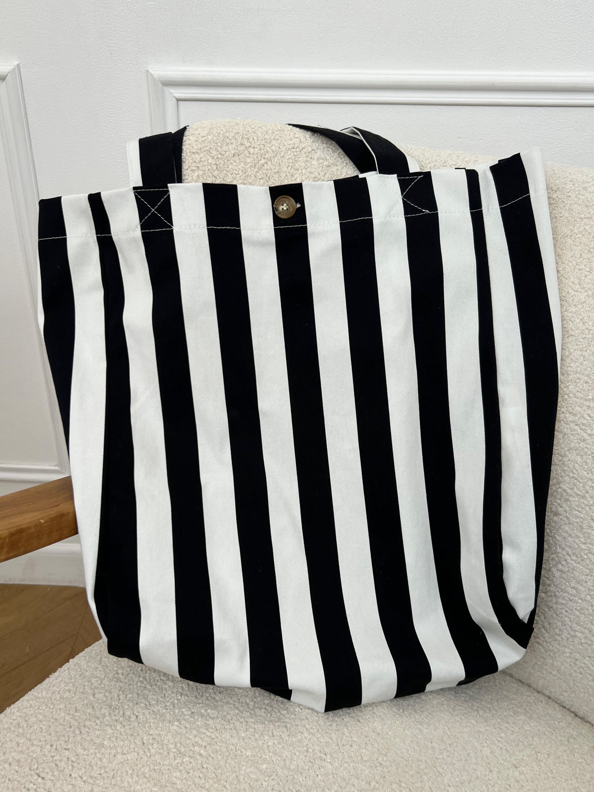 Schwarz-weiße Tasche: Tony