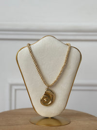 Gold necklace: Coqui
