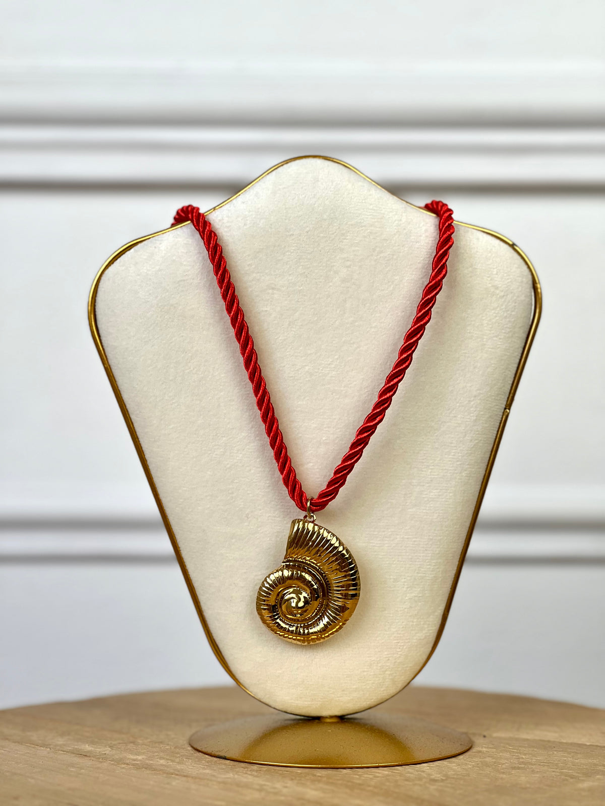Collier rouge et doré : Coqui