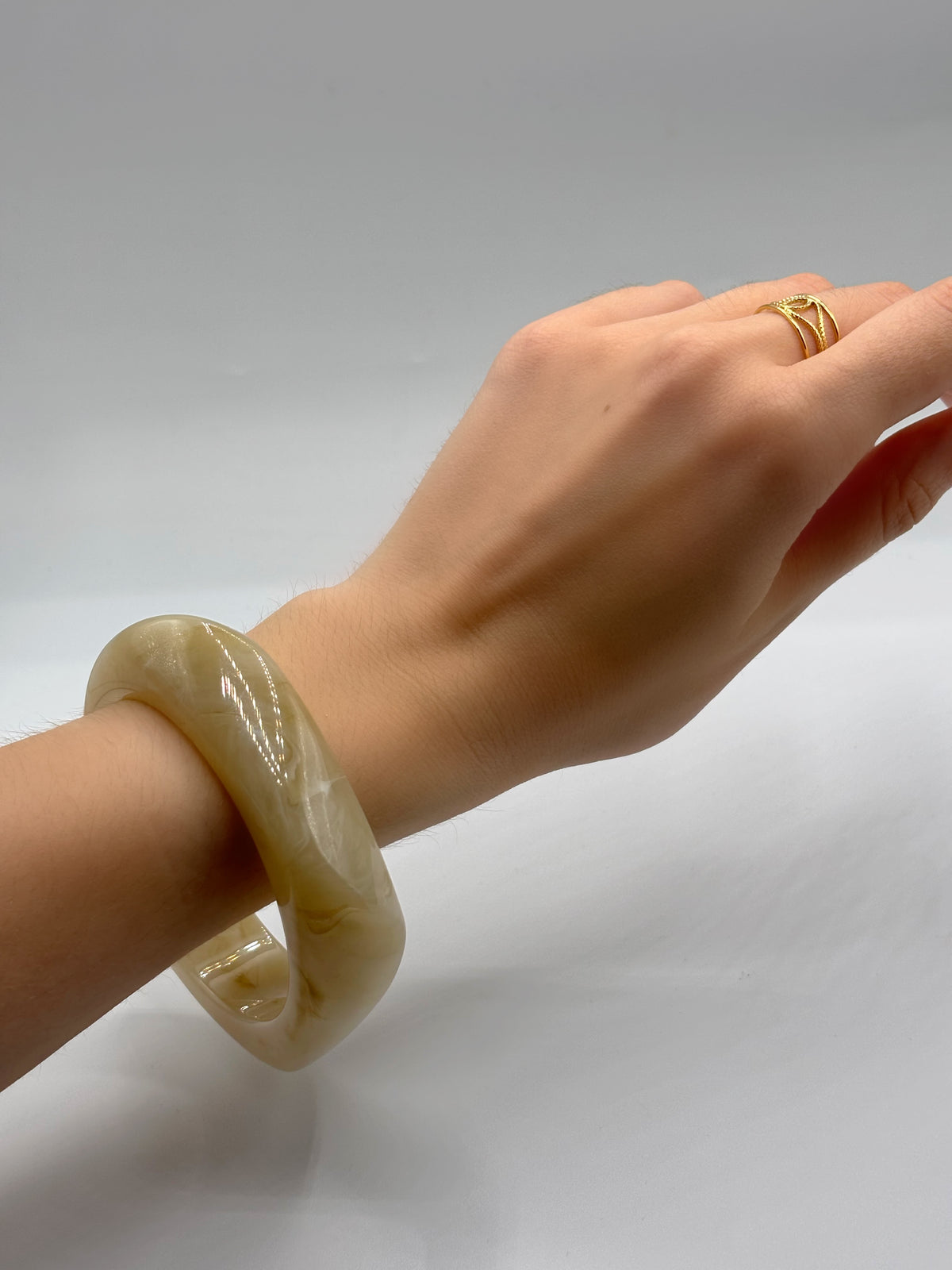 Bracelet résine beige : Lorylyn