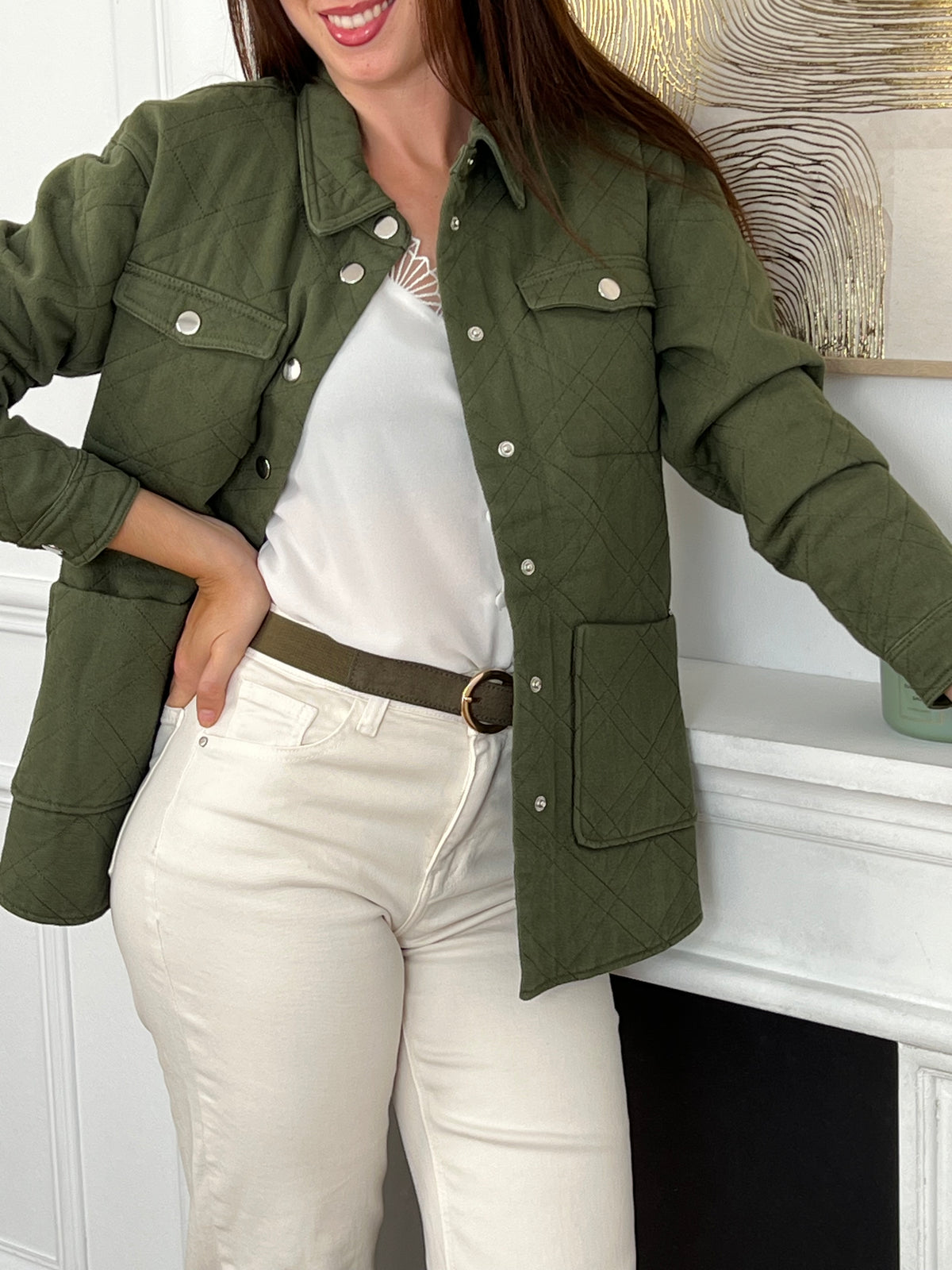 Offrez-vous le confort et l'élégance avec notre Veste Zao&nbsp;kaki pour femme. Avec son effet matelassé et ses manches longues, cette veste vous gardera au chaud tout en vous donnant un look stylé.&nbsp;