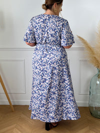 Robe longue colorée à motifs grande taille Robe longue manches courtes Col cache cœur Ceinture amovible Elastique à la taille Couleurs : bleu, vert, blanc et rose Composition : 100% Polyester Lavage à la main obligatoire Fabriqué en P.R.C