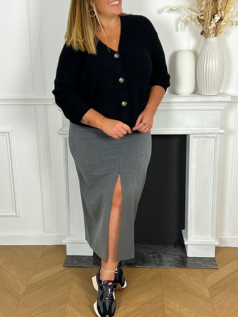 Jupe longue grise femme grande taille Jupe longue moulante  Taille haute Coupe droite Fermeture éclair et bouton Fente sur le devant  Couleurs : grise Composition : 79% Polyester, 17% Viscose, 4%Elasthanne Made in P.R.C