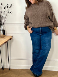 Ce jean Tall est spécialement conçu pour les femmes grandes, offrant une coupe élégante et confortable. Il dispose de deux poches à l'avant et à l'arrière pour ranger vos essentiels, ainsi qu'une fermeture éclair avec bouton pour un ajustement facile.&nbsp;