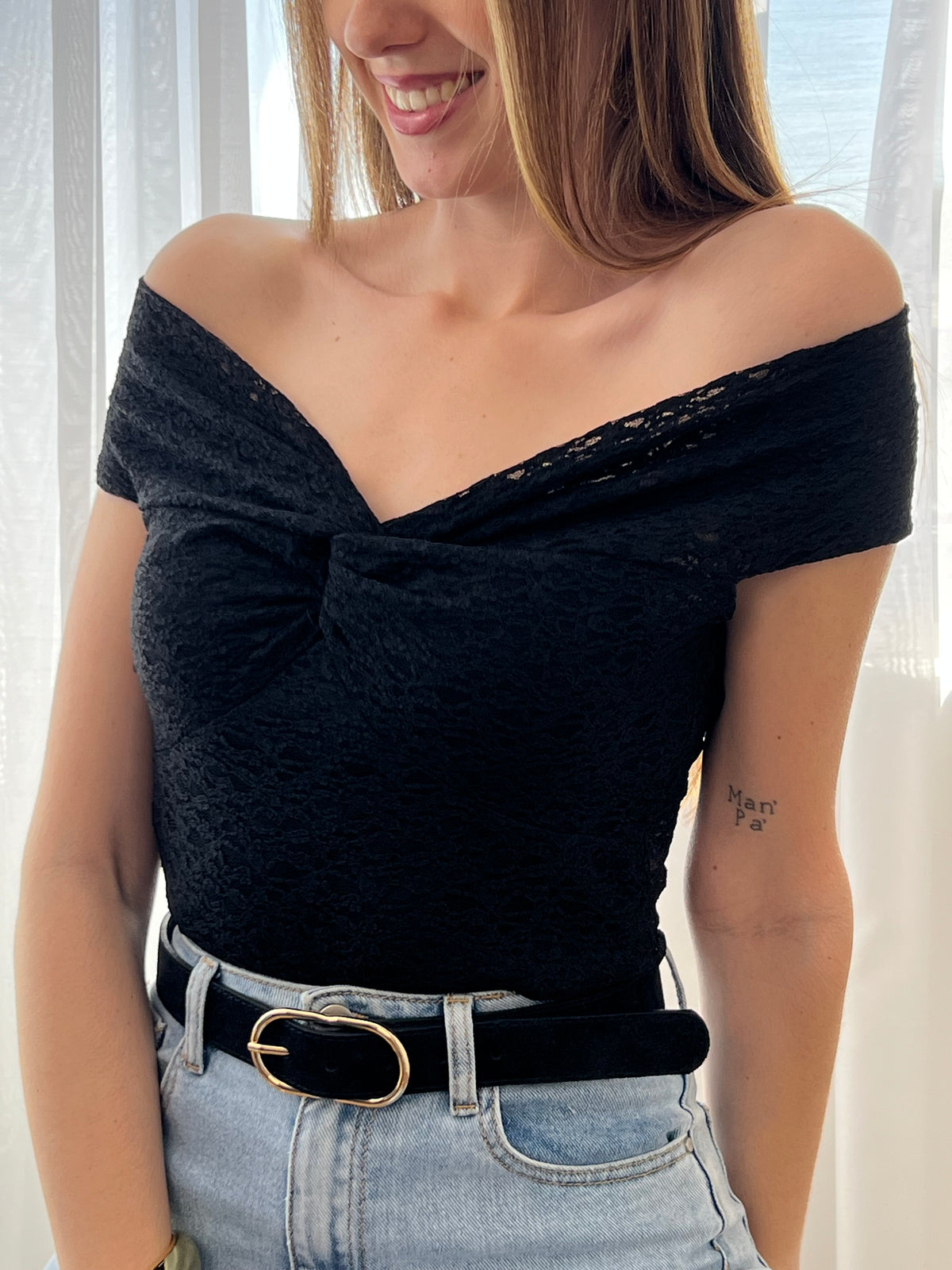Top noir en dentelle : Sixtine