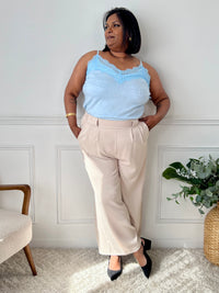 Look mariage avec pantalon coupe droite beige