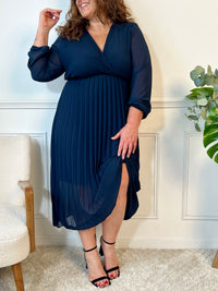 Robe plissée bleu marine : Ophelie Curve