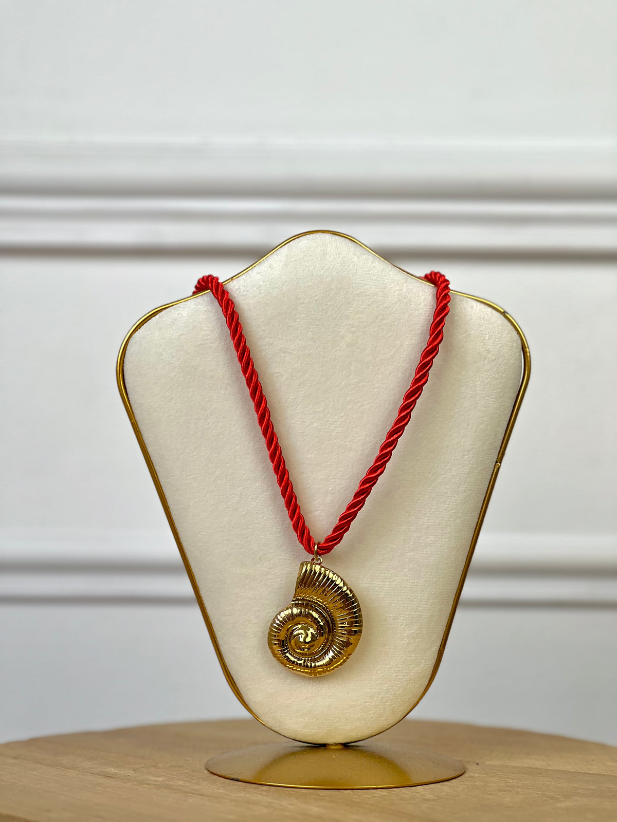 Collier rouge et doré : Coqui