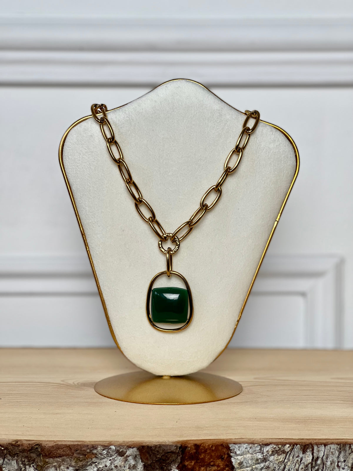 Green necklace: Alia