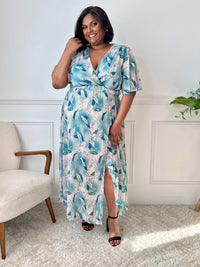 La robe Pia est parfaite pour un style décontracté et confortable. Avec ses manches courtes et son col cache coeur, elle est à la fois élégante et pratique.&nbsp;