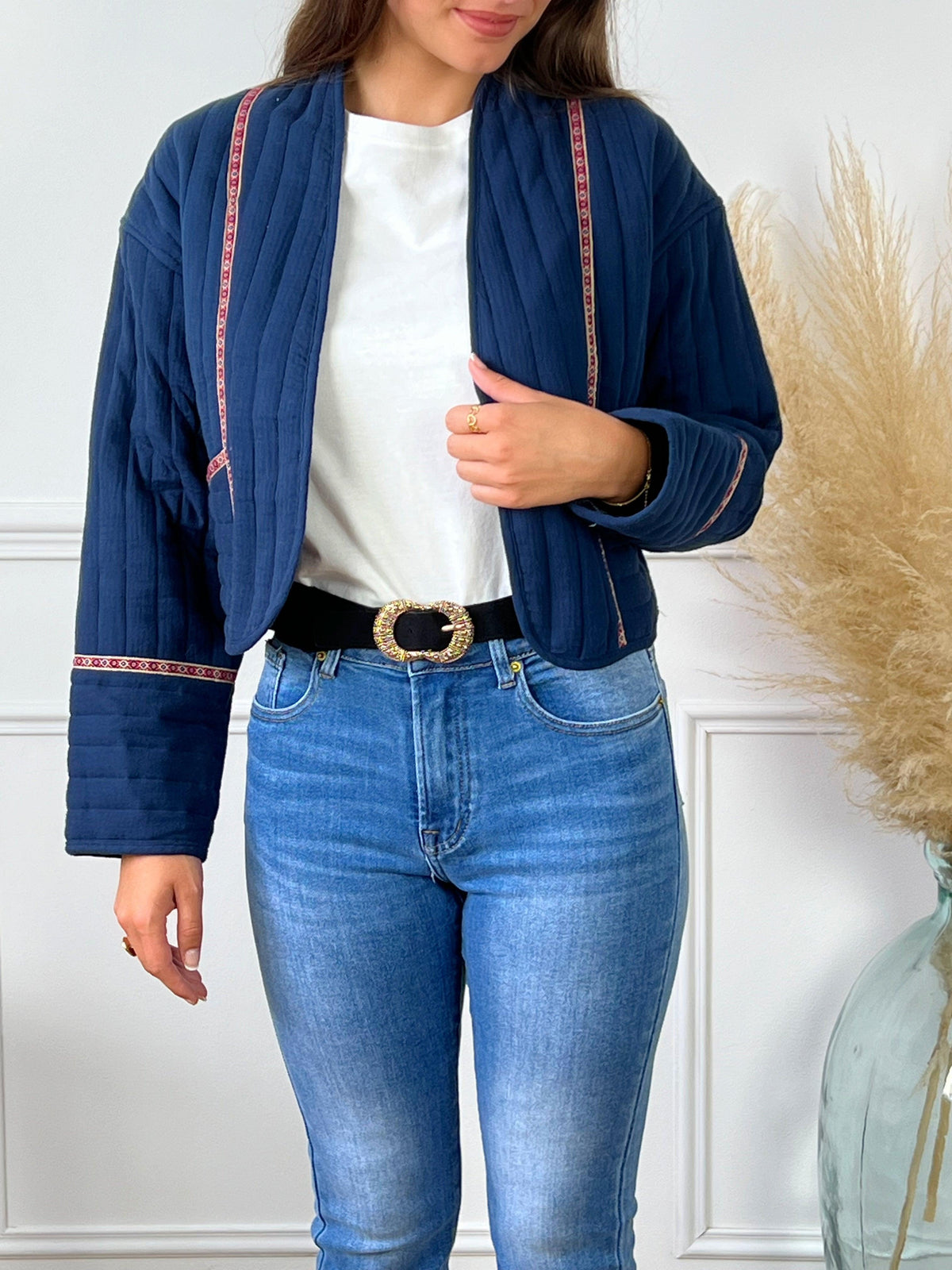 Veste matelassée en coton femme Veste manches longues Matelassée 2 poches à l'avant Motif Couleurs : bleu marine et rouge Composition : 100% Coton Made in P.R.C