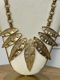 Collier doré : Velada