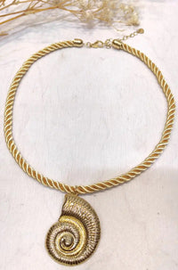 Gold necklace: Coqui