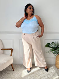 Pantalon avec passants et poches latérales 