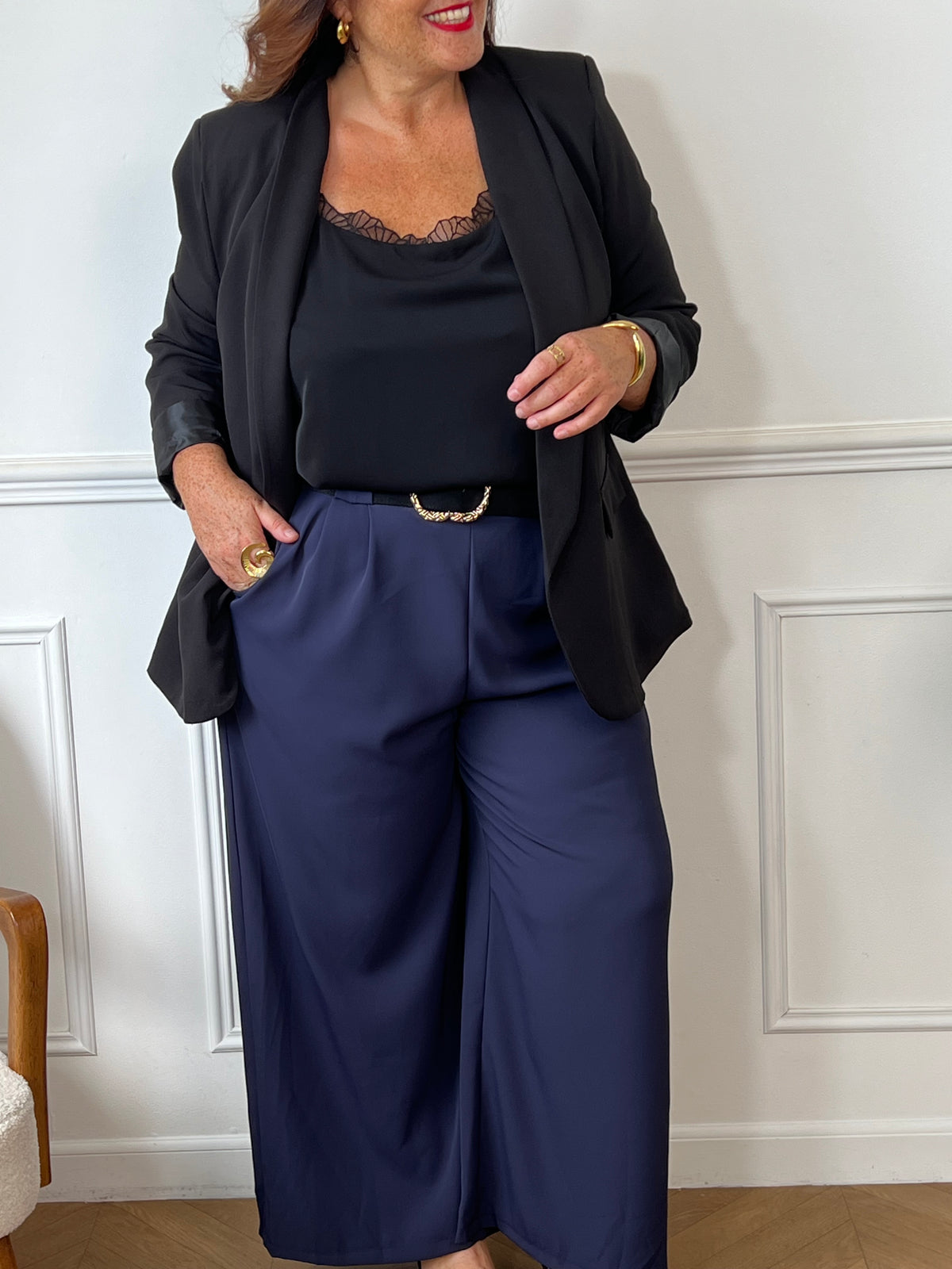 Look classe pantalon bleu grande taille