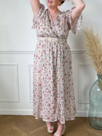 Profitez d'un look élégant et féminin avec la robe longue dorée Atea. Avec ses motifs floraux, elle apportera une touche de romantisme à votre tenue. Parfaite pour toutes occasions, cette robe mettra en valeur votre silhouette et vous fera briller de mille feux.
