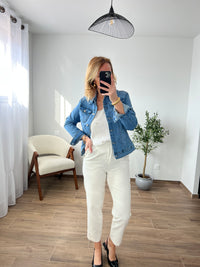 Light blue denim jacket: Syrine
