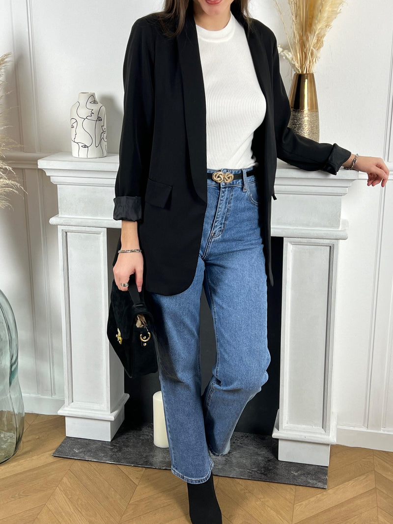 Obtenez un look élégant et moderne avec notre jean bleu coupe droite Telio. Taille haute et coupe Highwaist Ankle Straight offrant un confort et une silhouette flatteuse. Fermeture à zip avec un bouton pour un ajustement parfait. Avec 2 poches à l'avant et 2 poches à l'arrière, ce jean bleu est à la fois pratique et tendance.