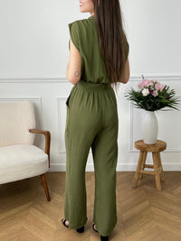 Découvrez notre combinaison kaki col cache coeur Farah ! Révélez votre côté féminin avec cette pièce élégante et confortable. Un style unique pour toutes les occasions.