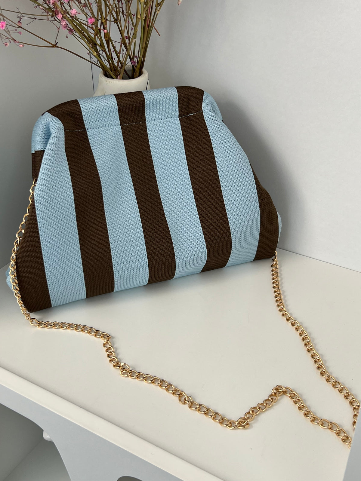 Braune und blaue Clutch: Kaly