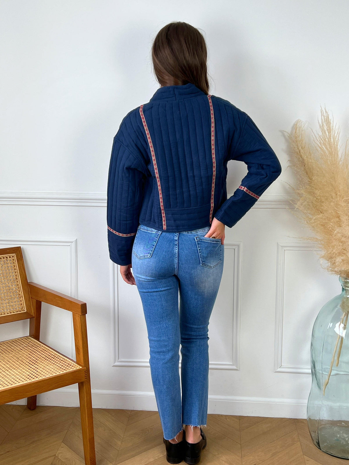 Veste matelassée en coton femme Veste manches longues Matelassée 2 poches à l'avant Motif Couleurs : bleu marine et rouge Composition : 100% Coton Made in P.R.C