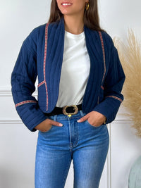 Veste matelassée en coton femme Veste manches longues Matelassée 2 poches à l'avant Motif Couleurs : bleu marine et rouge Composition : 100% Coton Made in P.R.C