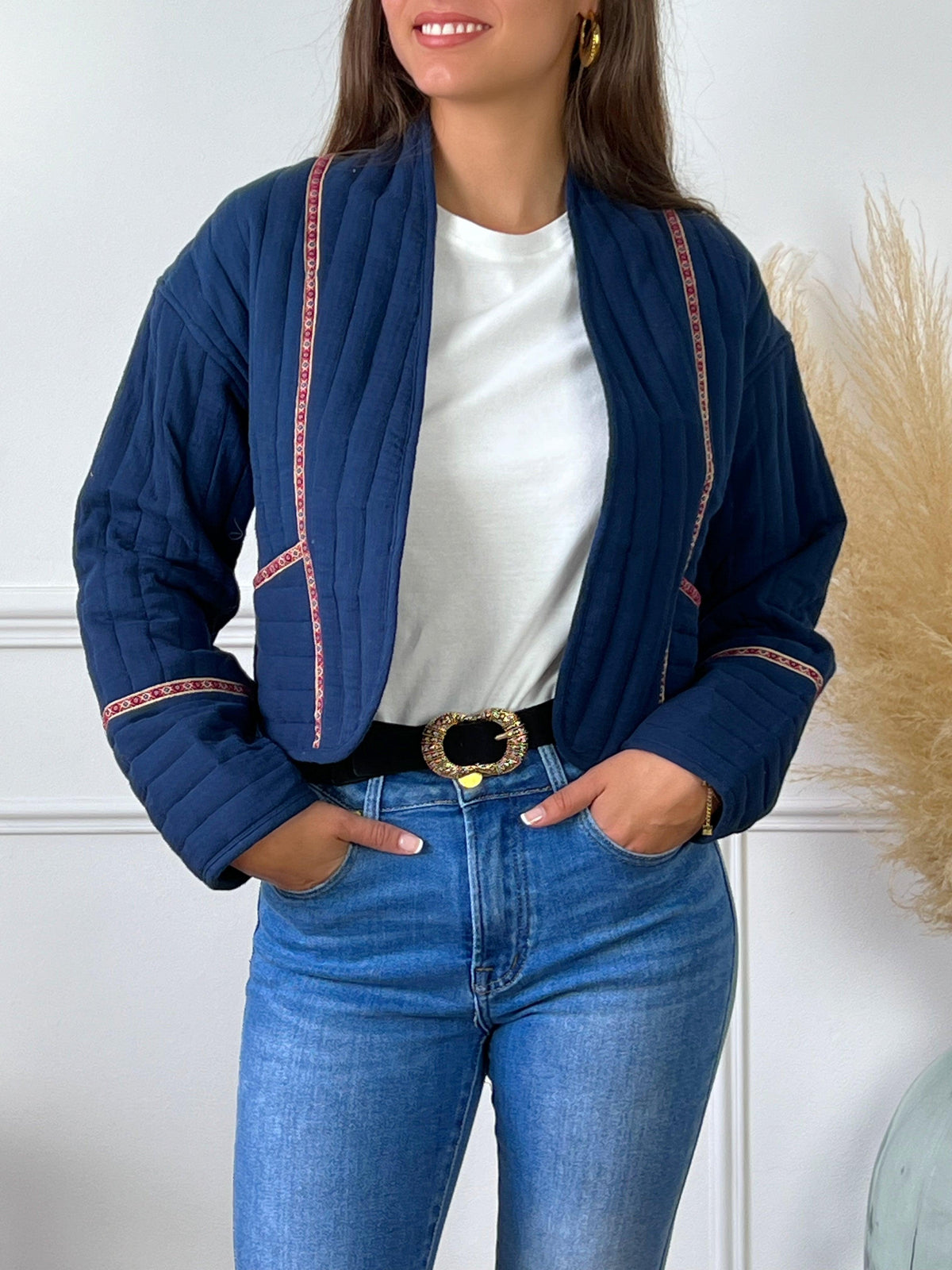 Veste matelassée en coton femme Veste manches longues Matelassée 2 poches à l'avant Motif Couleurs : bleu marine et rouge Composition : 100% Coton Made in P.R.C