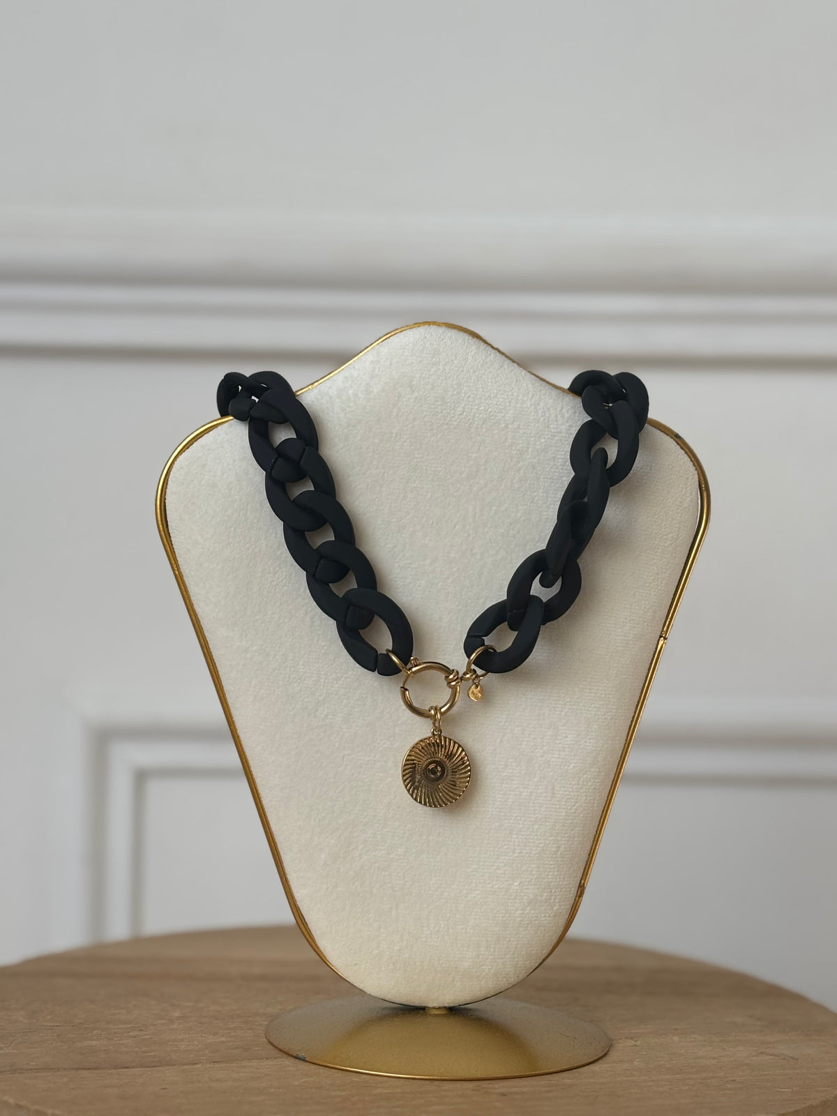 Collier noir doré : Tina