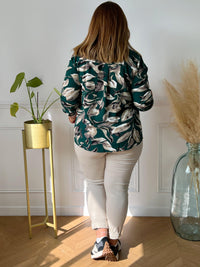 CHEMISE FEMME GRANDE TAILLE VERTE Chemise manches longues Boutons sur le devant Couleurs : vert, beige, écru et noir Fluide À motifs Composition : 100% Polyester Lavage et entretien : main obligatoire
