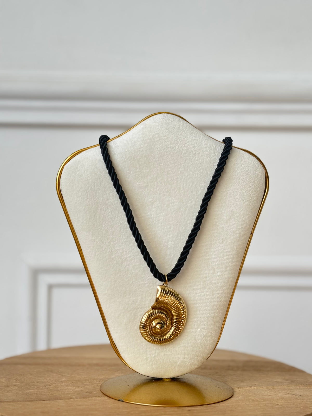 Black and Gold Necklace: Coqui