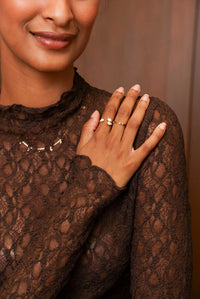 Top marron en dentelle : Gaelle