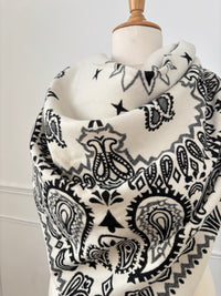 Écharpe bandana noire et écrue : Ilda