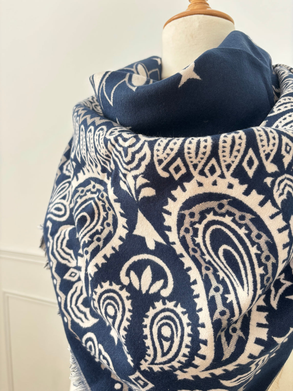 Écharpe bandana bleue et écrue : Ilda