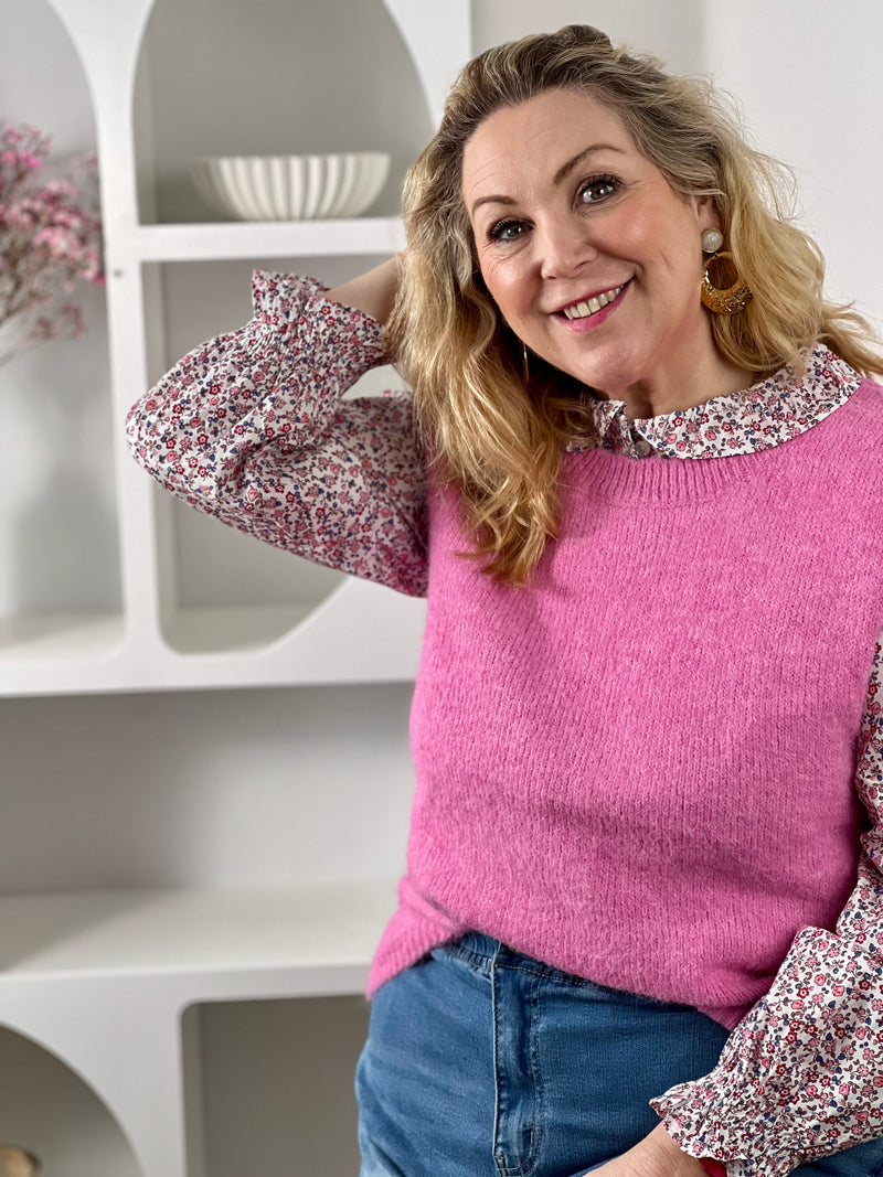 Craquez pour ce pull rose grande taille femme sans manches, idéal pour la mi-saison. Doté d’un col rond classique, il apporte une touche de douceur et de féminité à vos tenues. Sa couleur rose lumineuse sublime facilement vos looks du quotidien.