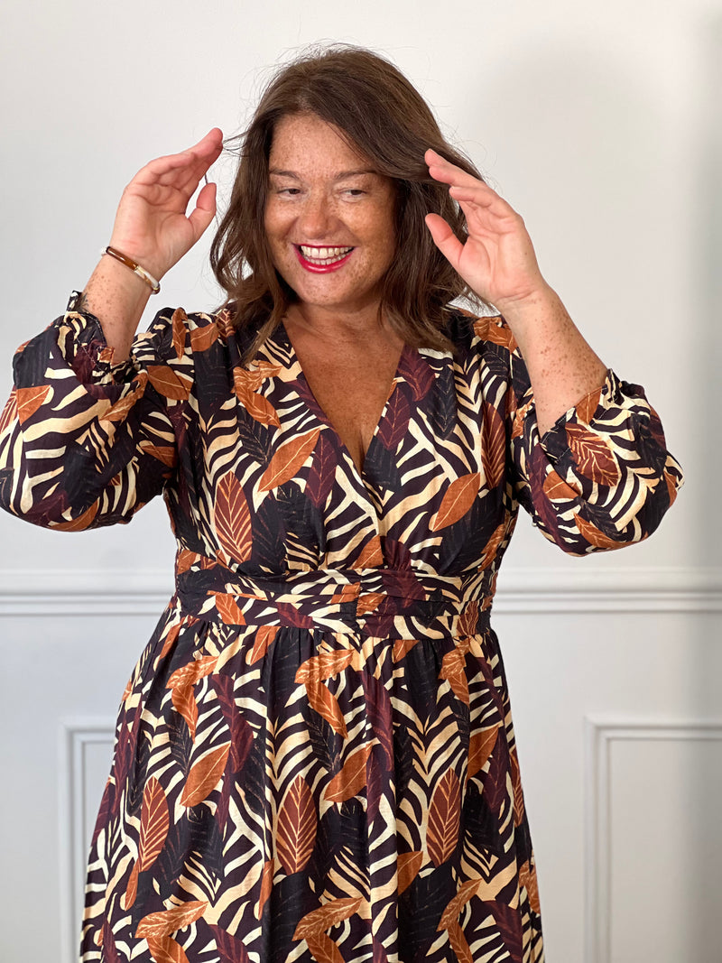Robe longue fleurie grande taille femme tons camel et bordeaux – Magdalena | Loïcia
