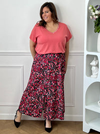 Découvrez le confort absolu avec notre Tee-shirt ! Fabriqué avec des matériaux de qualité, il offre une coupe élégante et confortable qui flatte toutes les silhouettes. Portez-le pour une journée décontractée ou pour une soirée habillée, ce Tee-shirt sera votre nouveau favori!
