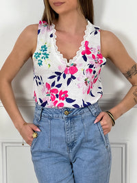 Top sans manches avec broderie au col Top sans manches Col V Broderie au col Motif floral Couleurs : rose, violet, blanc et vert Composition : 60% Polyester, 40% Viscose Made in RPC