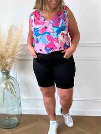 Short noir en coton grande taille Bermuda  Couleur: noir Matière stretch Fermeture éclair et avec bouton 2 poches avant et 2 poches arrières Composition : 96%Coton, 4%Elasthanne Made in P.R.C