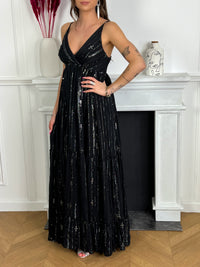 Robe longue noir brillante avec sequin Robe longue  Manches brettelles réglables Col V Élastique au dos Détail brillant sequins noir et argenté et fil lurex argenté Doublée  Couleurs : noir et argenté Composition : 100% Viscose Made in Inde