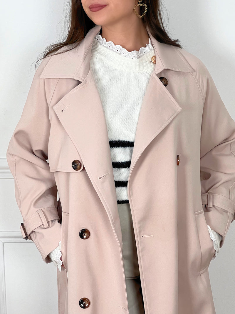 TRENCH FEMME BEIGE AVEC CEINTURE Trench Manches longues Boutons marrons le long du trench 2 poches latérales Coupe ample Fendu à l'arrière Ceinture amovible à la taille et aux manches Couleur : beige Composition : 100% Polyester Lavage à la main conseillé Made in P.R.C