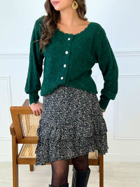 JUPE FLEURIE COURTE ET ÉLASTIQUE Jupe courte Légèrement asymétrique Elastique au dos Fil lurex doré Motif fleuri Volants sur le bas de la jupe Couleurs : noir, beige, vert, rose Composition : 100% Polyester Lavage à la main conseillé