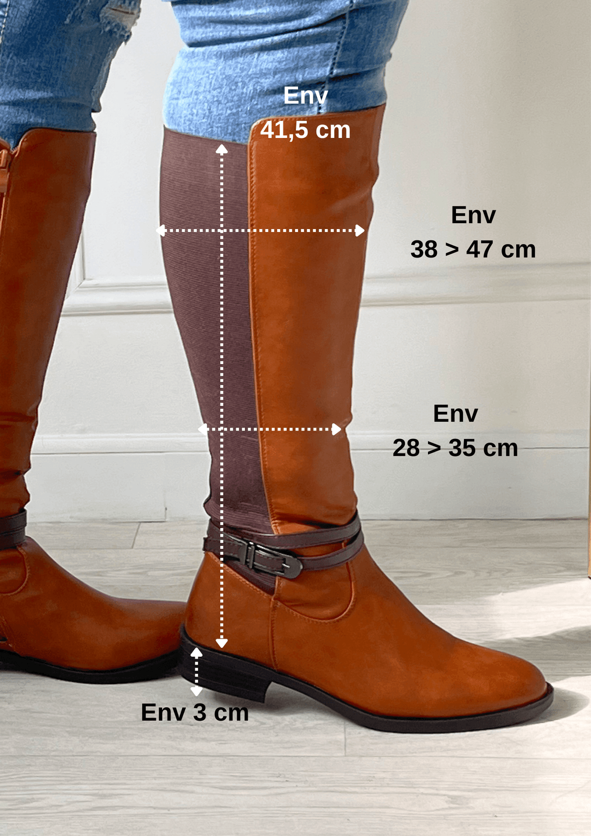 BOTTES BI-MATIÈRE CAMEL Bottes hautes Sangle fantaisie à la cheville Elastique marron Bi-matière Couleur : camel L’ouverture s’effectue sur le zip intérieur Convient à beaucoup de morphologies 100% Synthétique